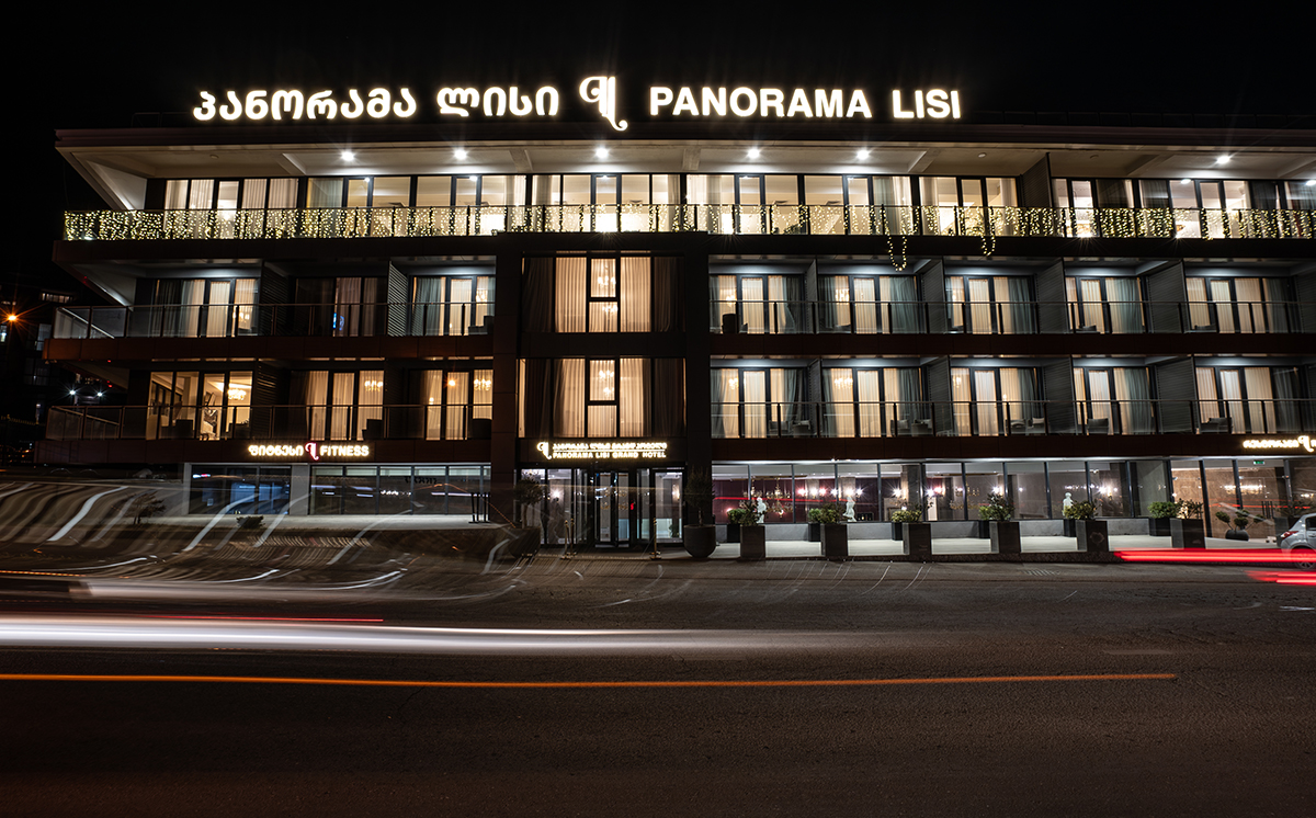 ნომერი 2 სტუმარზე საუზმით / საუზმის გარეშე, დაუხურული აუზით, ფიტნესით, თბილისში