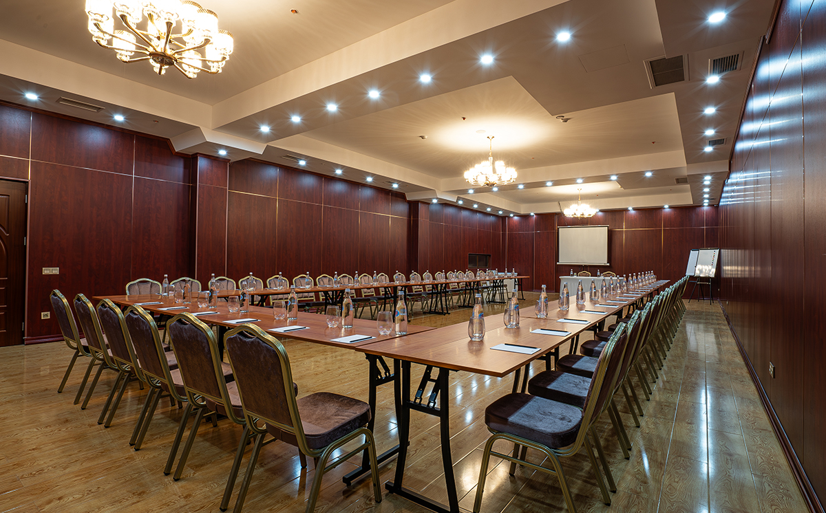 ნომერი 2 სტუმარზე საუზმით / საუზმის გარეშე, დაუხურული აუზით, ფიტნესით, თბილისში