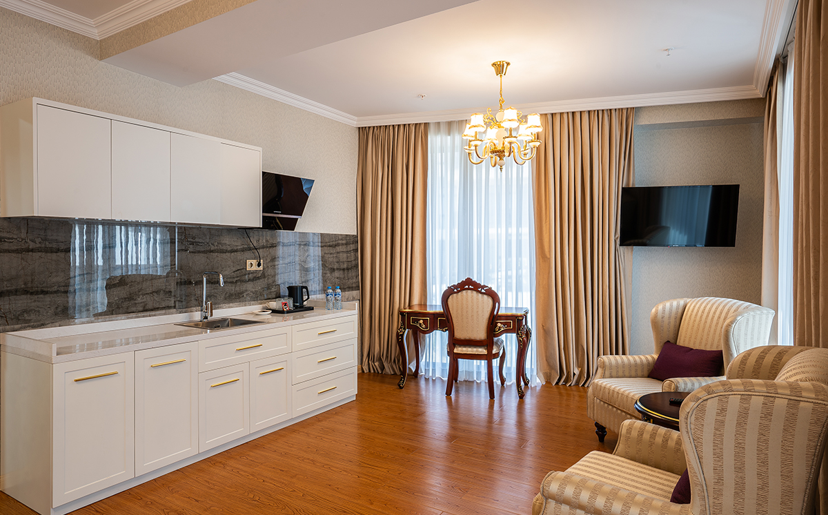 ნომერი 2 სტუმარზე საუზმით / საუზმის გარეშე, დაუხურული აუზით, ფიტნესით, თბილისში