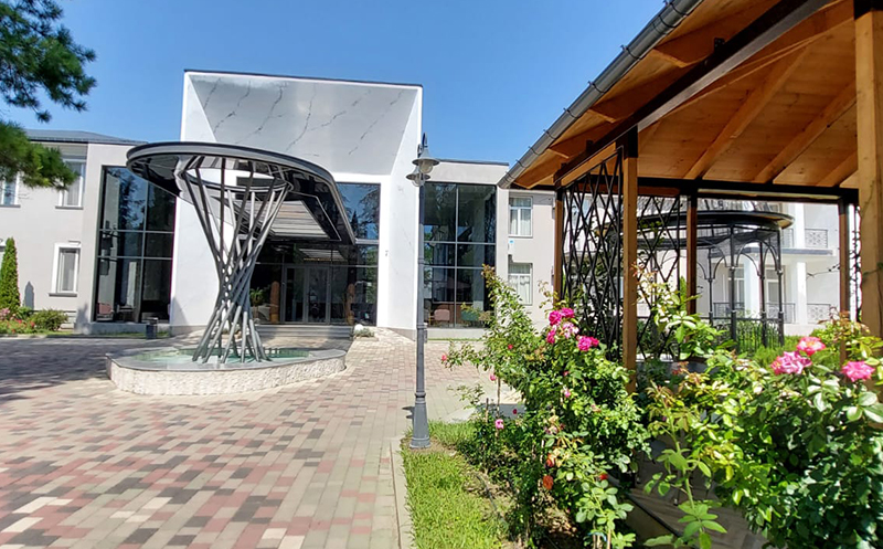 წყალტუბოში, ნომერი 2 სტუმარზე საუზმით და მასაჟით