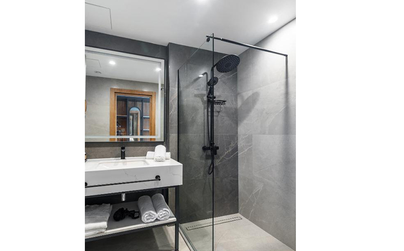 ბათუმში, ნომრები 2 სტუმარზე საუზმით