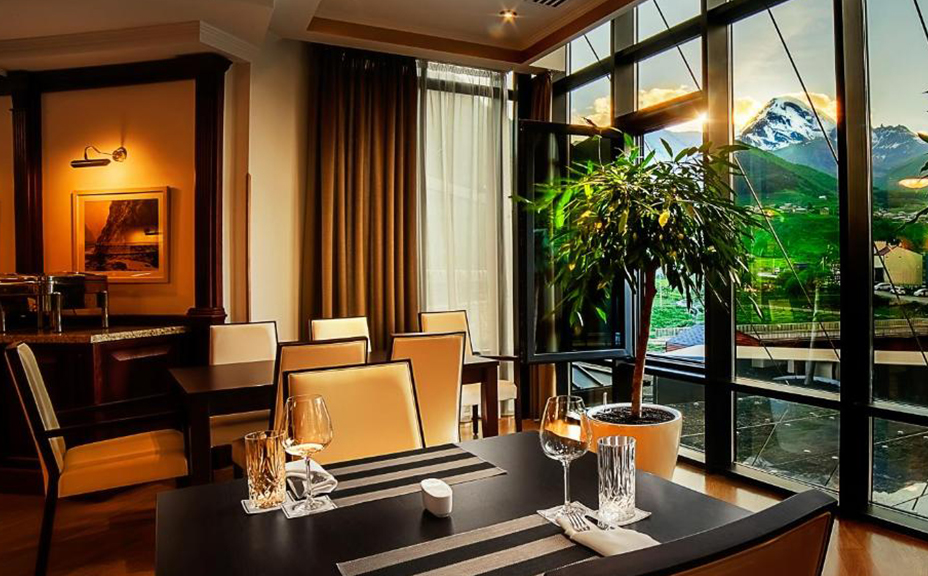 ნომრები 2 სტუმარზე საუზმით ყაზბეგში