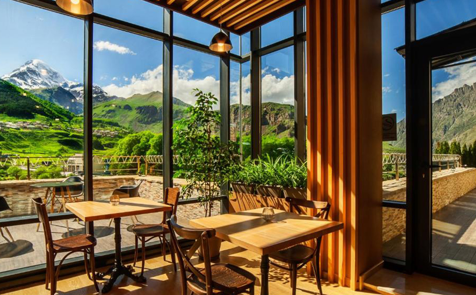 ნომრები 2 სტუმარზე საუზმით ყაზბეგში