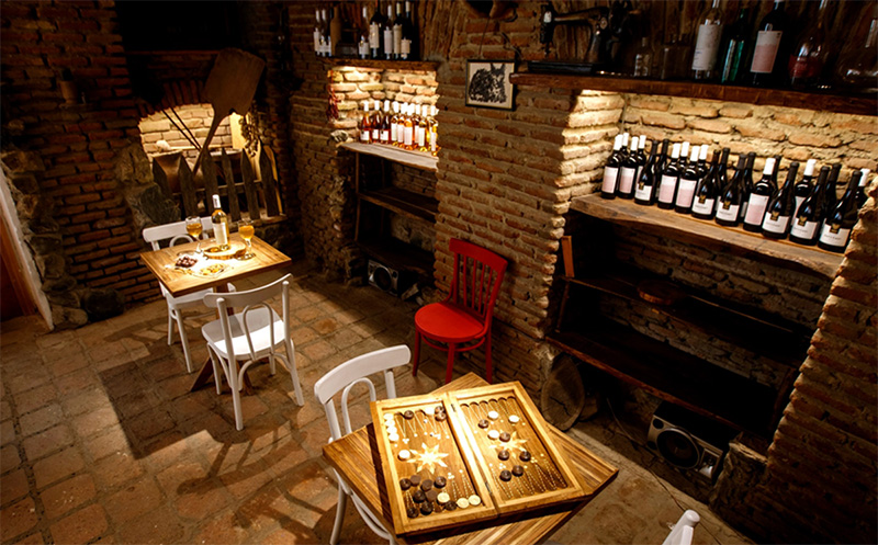 კერძები და სასმელი 10 სტუმარზე