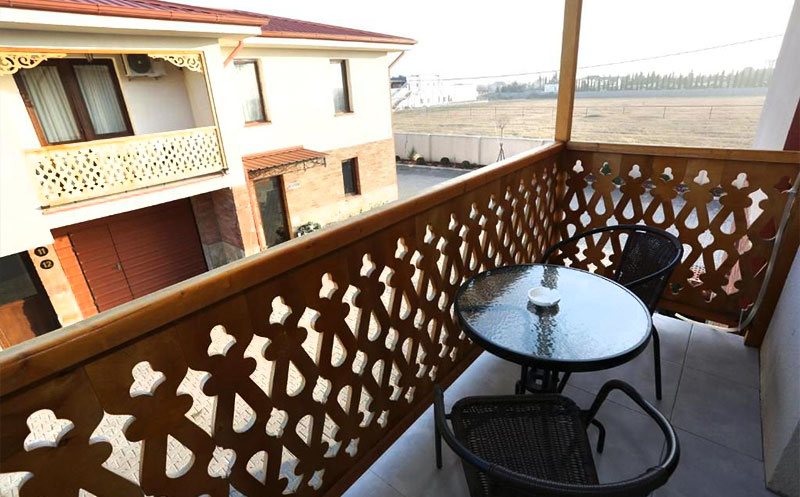 მცხეთაში ნომერი 2 ან 3 -4 სტუმარზე აივნით