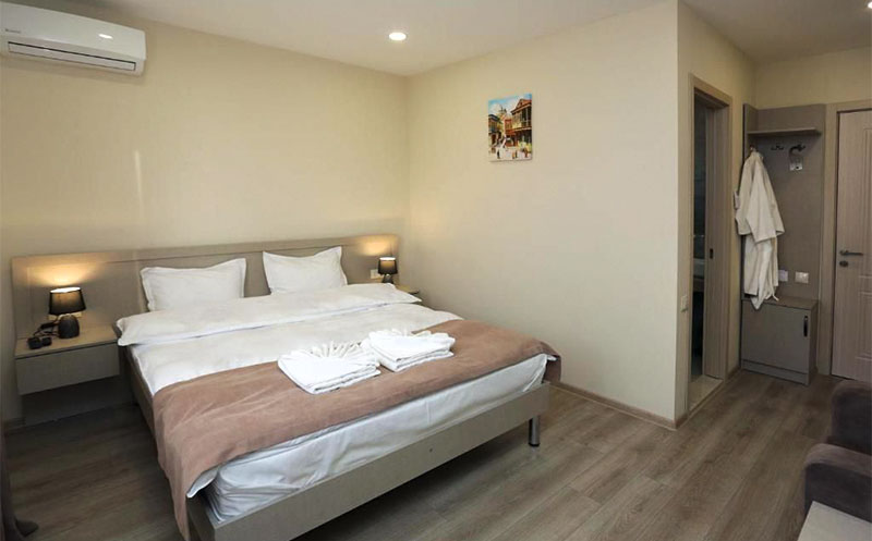 მცხეთაში ნომერი 2 ან 3 -4 სტუმარზე აივნით