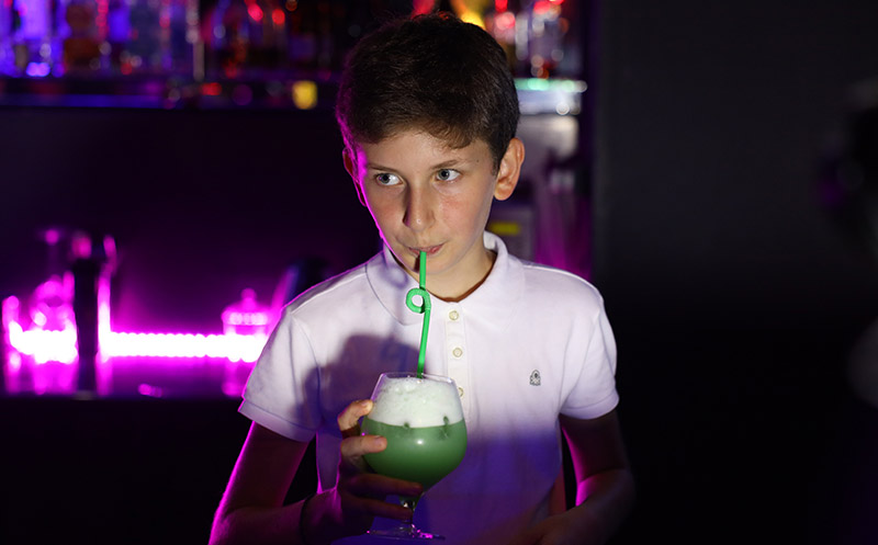 10,15, 20, 25 ან 30 მოზარდზე Coctail Party-ს დახურული წვეულება