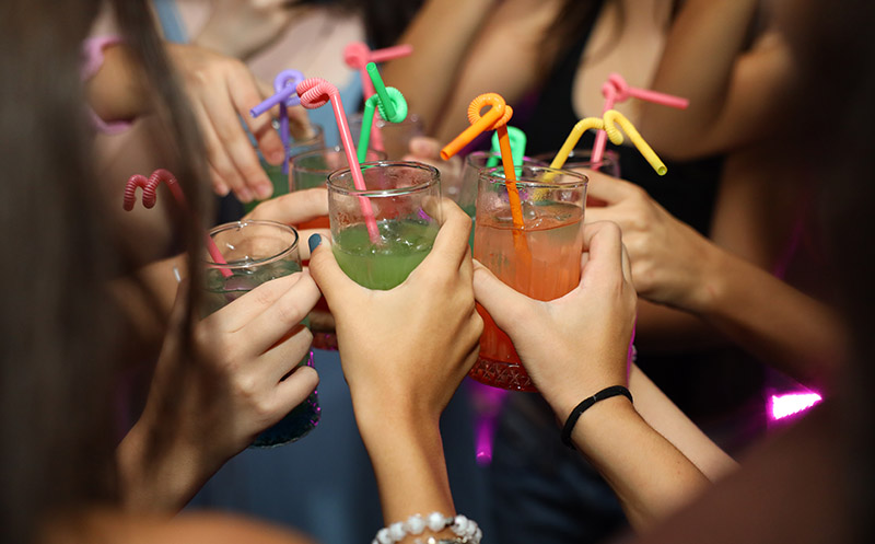 10,15, 20, 25 ან 30 მოზარდზე Coctail Party-ს დახურული წვეულება