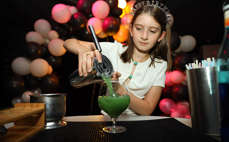 10,15, 20, 25 ან 30 მოზარდზე Coctail Party-ს დახურული წვეულება