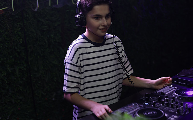 DJ PARTY დახურული წვეულება 10, 15, 20, 25 ან 30 თინეიჯერისთვის