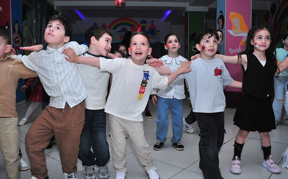 დაბადების დღის წვეულება 15+1 ბავშვზე