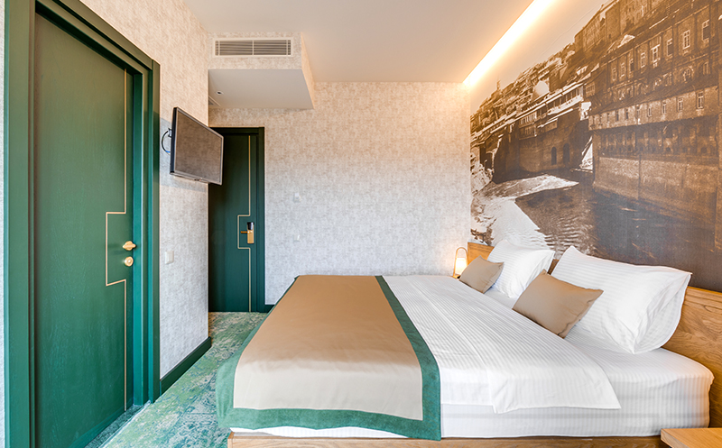 თბილისში ნომერი 2 სტუმარზე