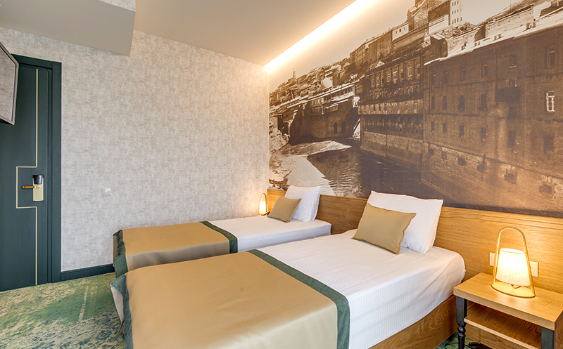 თბილისში ნომერი 2 სტუმარზე