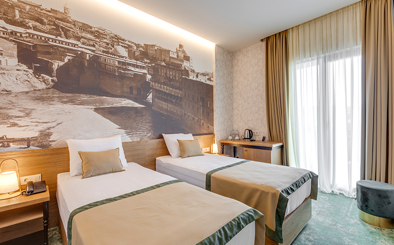 თბილისში ნომერი 2 სტუმარზე