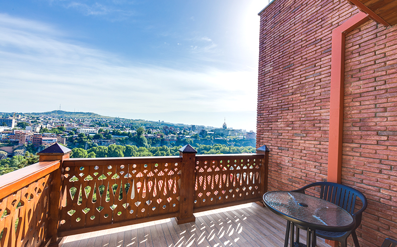 თბილისში ნომერი 2 სტუმარზე