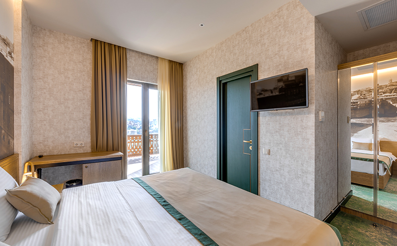 თბილისში ნომერი 2 სტუმარზე