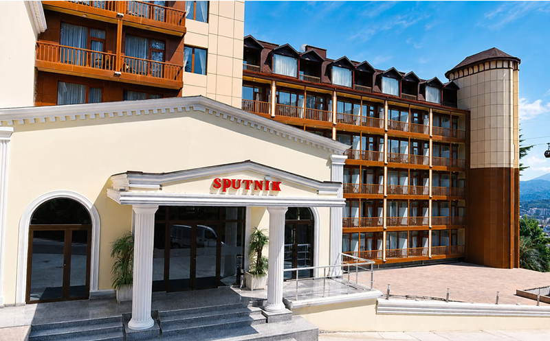 DELUXE PREMIUM კატეგორიის ნომერი 2 სტუმარზე საუზმით, ჯაკუზით, ღია აუზით და საუნით