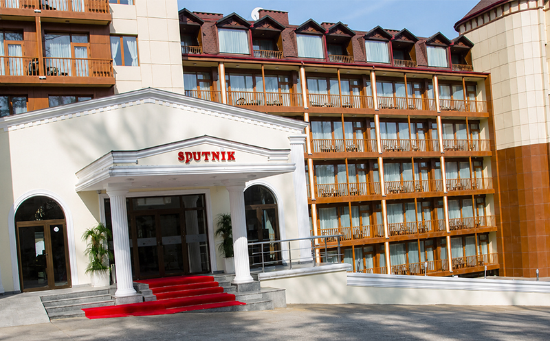 DELUXE PREMIUM კატეგორიის ნომერი 2 სტუმარზე საუზმით, ჯაკუზით, ღია აუზით და საუნით