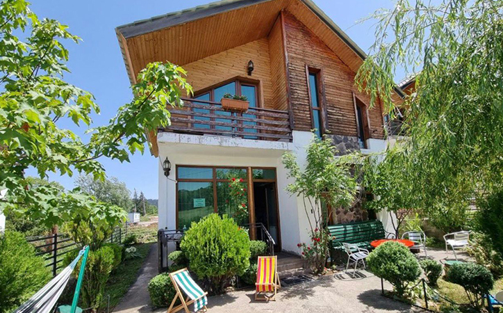 კოტეჯი 6 სტუმარზე ბაკურიანში