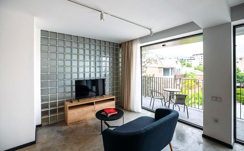 თბილისში, ახალი აპარტამენტი 2 სტუმარზე, საჩუქრად 30% დანაზოგი რესტორანში