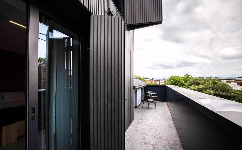 თბილისში, ახალი აპარტამენტი 2 სტუმარზე, საჩუქრად 30% დანაზოგი რესტორანში