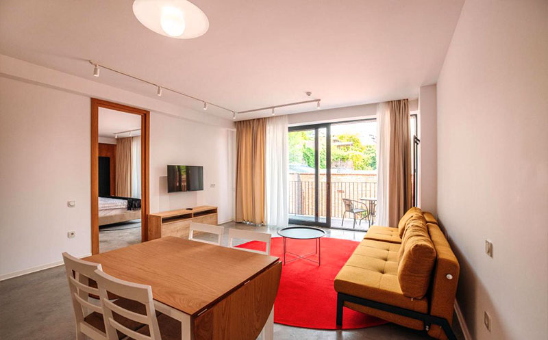 თბილისში, ახალი აპარტამენტი 2 სტუმარზე, საჩუქრად 30% დანაზოგი რესტორანში