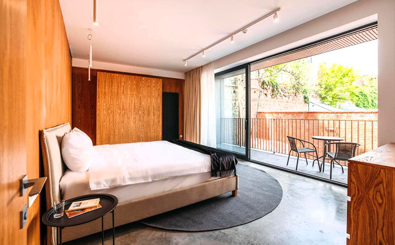 თბილისში, ახალი აპარტამენტი 2 სტუმარზე, საჩუქრად 30% დანაზოგი რესტორანში