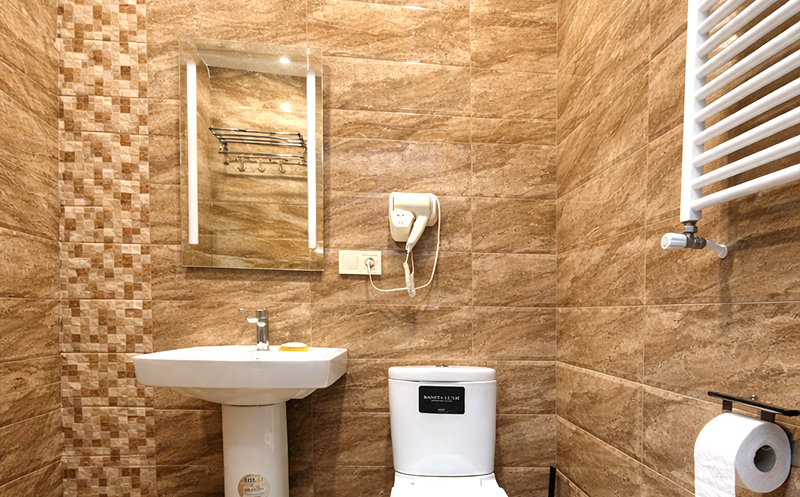 2 სტუმარზე ნომრები საუზმით თბილისში