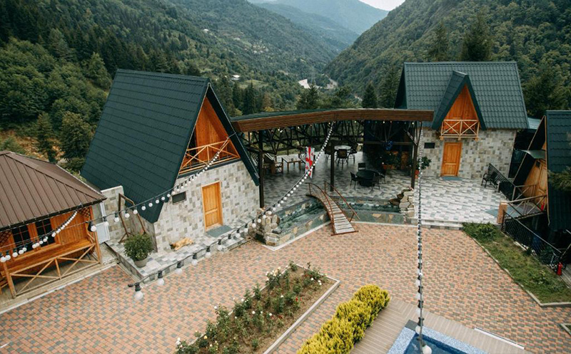 1-30 ივნისი, ქედაში, კოტეჯი 2,4,6,7 ან 8 სტუმარზე საუზმით, აივნით, აუზით და ჯაკუზით
