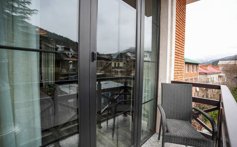 ბორჯომში, ნომრები 2, 3 და 4 სტუმარზე საუზმით