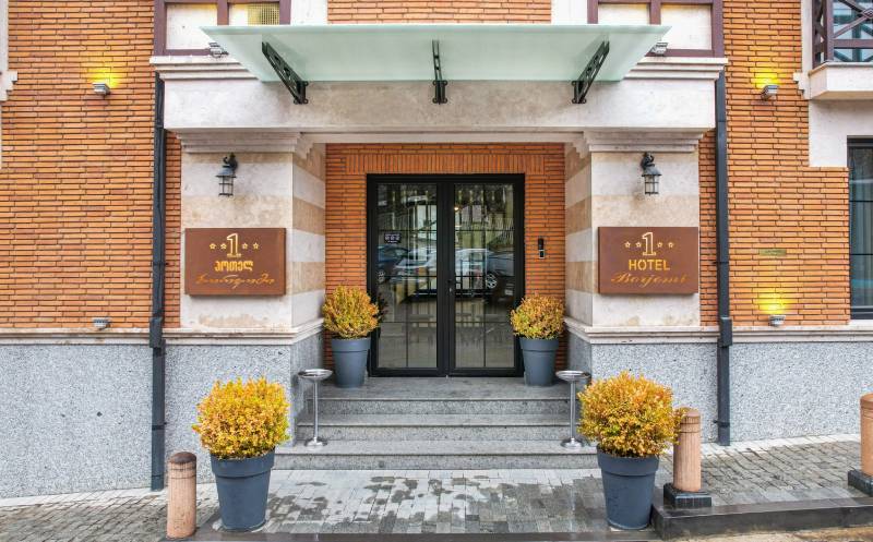 ბორჯომში, ნომრები 2, 3 და 4 სტუმარზე საუზმით