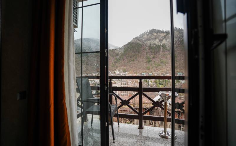 ბორჯომში, ნომრები 2, 3 და 4 სტუმარზე საუზმით