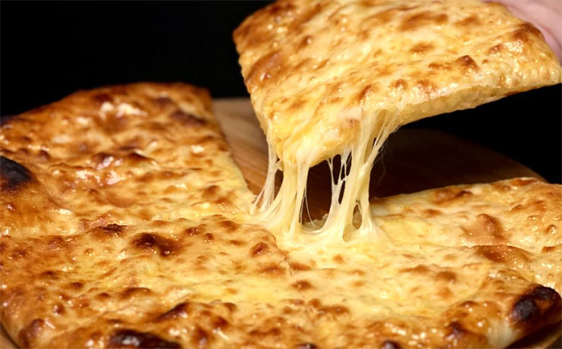 ხინკლისა და ლუდის შეთავაზება 4 სსტუმარზე