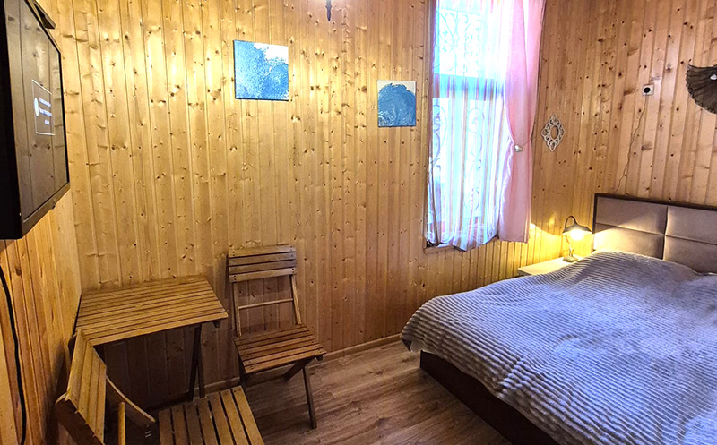 სიღნაღში, ოროთახიანი აპარტამენტი 3/4 სტუმარზე საუზმით, ღია აუზით