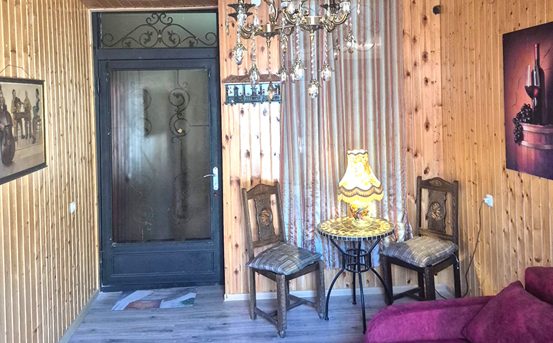 სიღნაღში, ოროთახიანი აპარტამენტი 3/4 სტუმარზე საუზმით, ღია აუზით