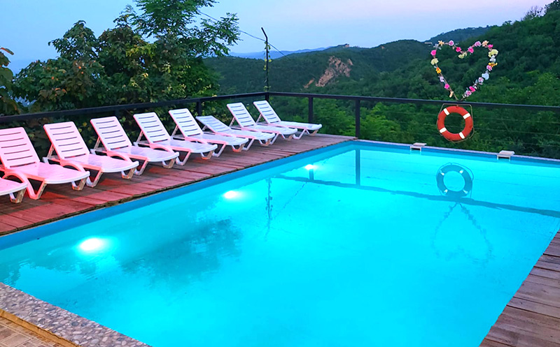 სიღნაღში, ოროთახიანი აპარტამენტი 3/4 სტუმარზე საუზმით, ღია აუზით