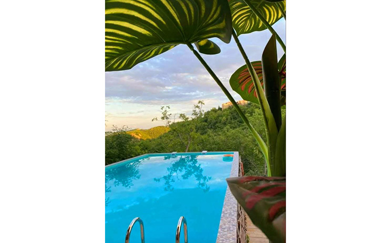 სიღნაღში, ოროთახიანი აპარტამენტი 3/4 სტუმარზე საუზმით, ღია აუზით