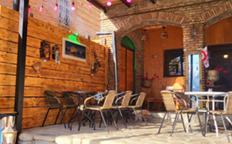 სიღნაღში, ოროთახიანი აპარტამენტი 3/4 სტუმარზე საუზმით, ღია აუზით