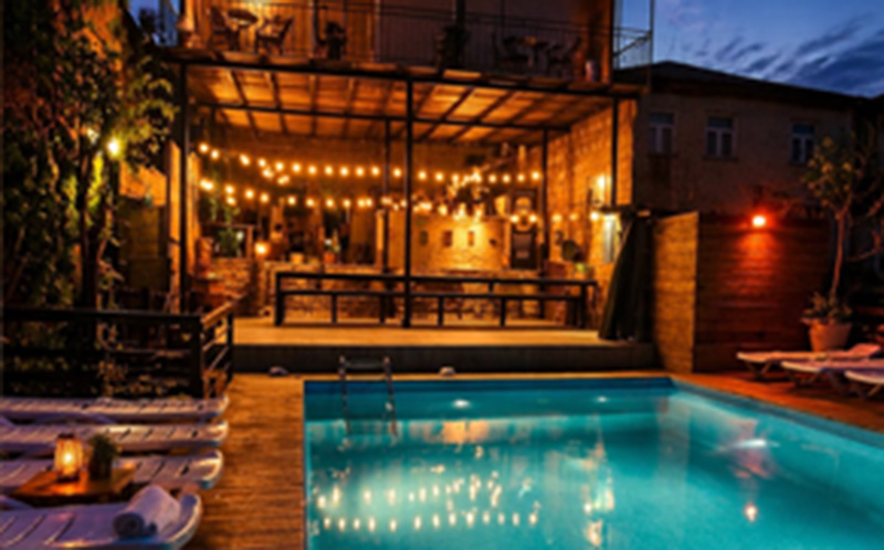 სიღნაღში, ოროთახიანი აპარტამენტი 3/4 სტუმარზე საუზმით, ღია აუზით