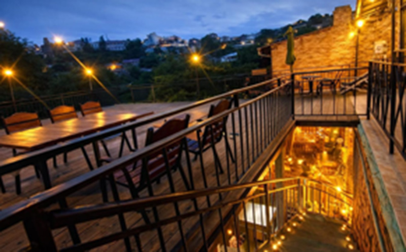 სიღნაღში, ოროთახიანი აპარტამენტი 3/4 სტუმარზე საუზმით, ღია აუზით