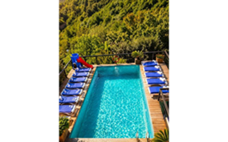 სიღნაღში, ოროთახიანი აპარტამენტი 3/4 სტუმარზე საუზმით, ღია აუზით