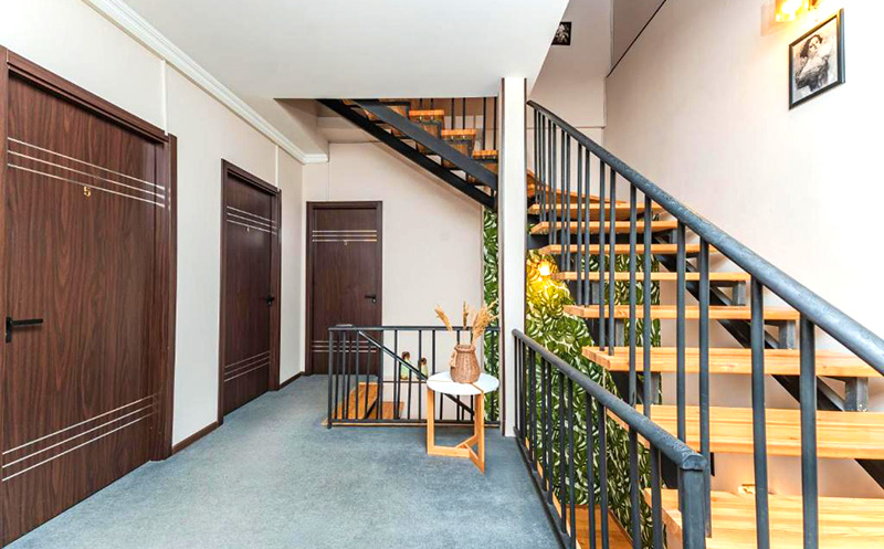 აპრილში, კახეთში ნომრები 2, 3 ან 4 სტუმარზე საუზმით, აივნით და დახურული აუზით