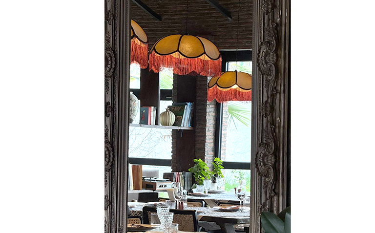 აპრილში, კახეთში ნომრები 2, 3 ან 4 სტუმარზე საუზმით, აივნით და დახურული აუზით