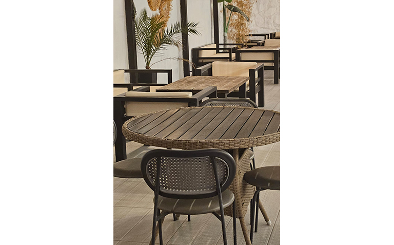 აპრილში, კახეთში ნომრები 2, 3 ან 4 სტუმარზე საუზმით, აივნით და დახურული აუზით