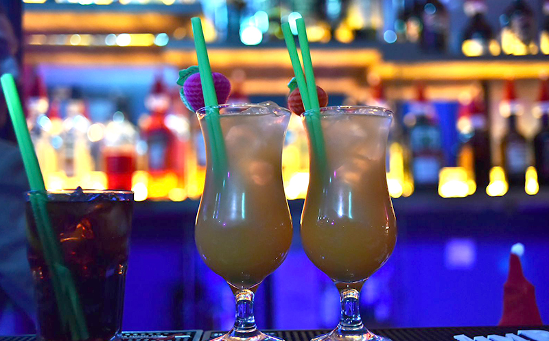 10 ან 15 სტუმარზე, კერძები, სასმელი, ბენდი, DJ და კარაოკე