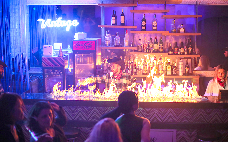 10 ან 15 სტუმარზე, კერძები, სასმელი, ბენდი, DJ და კარაოკე