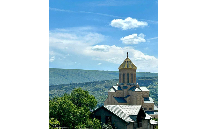 2, 3 ან 4 სტუმარზე საუზმით ნომრები თბილისის სასტუმროში