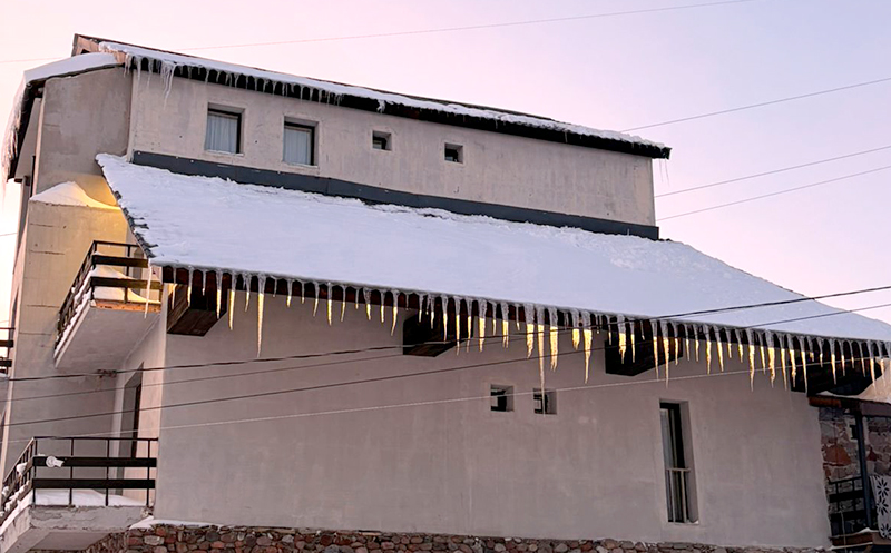 ნომრები 2, 3 ან 4 სტუმარზე საუზმით, აივნით და ხედით გუდაურში8