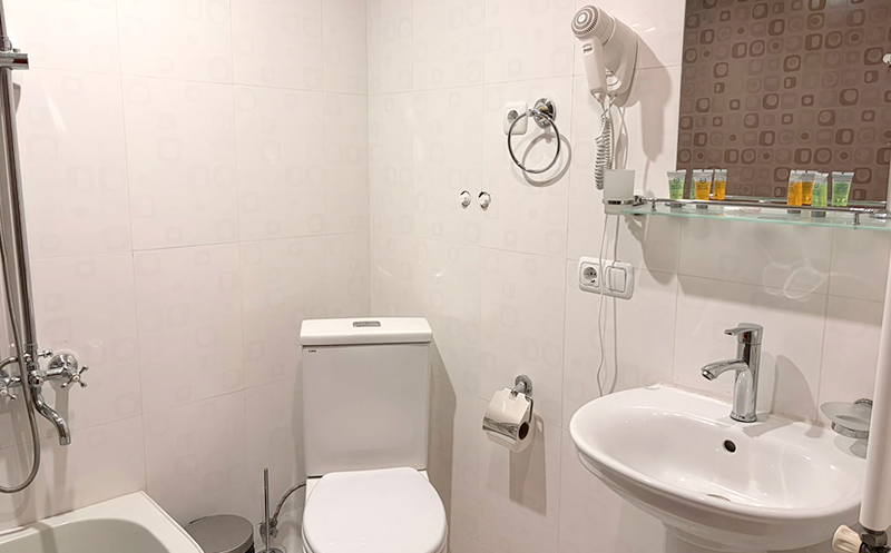 ნომრები 2, 3 ან 4 სტუმარზე საუზმით, აივნით და ხედით გუდაურში8