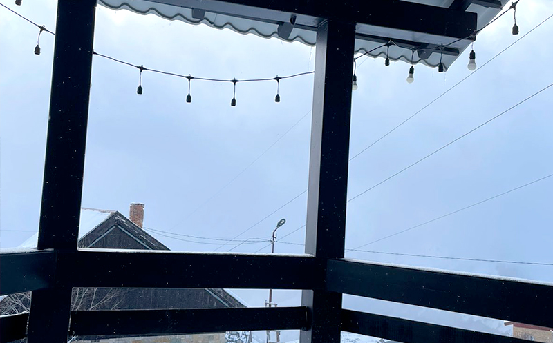 ნომრები 2, 3 ან 4 სტუმარზე საუზმით, აივნით და ხედით გუდაურში8